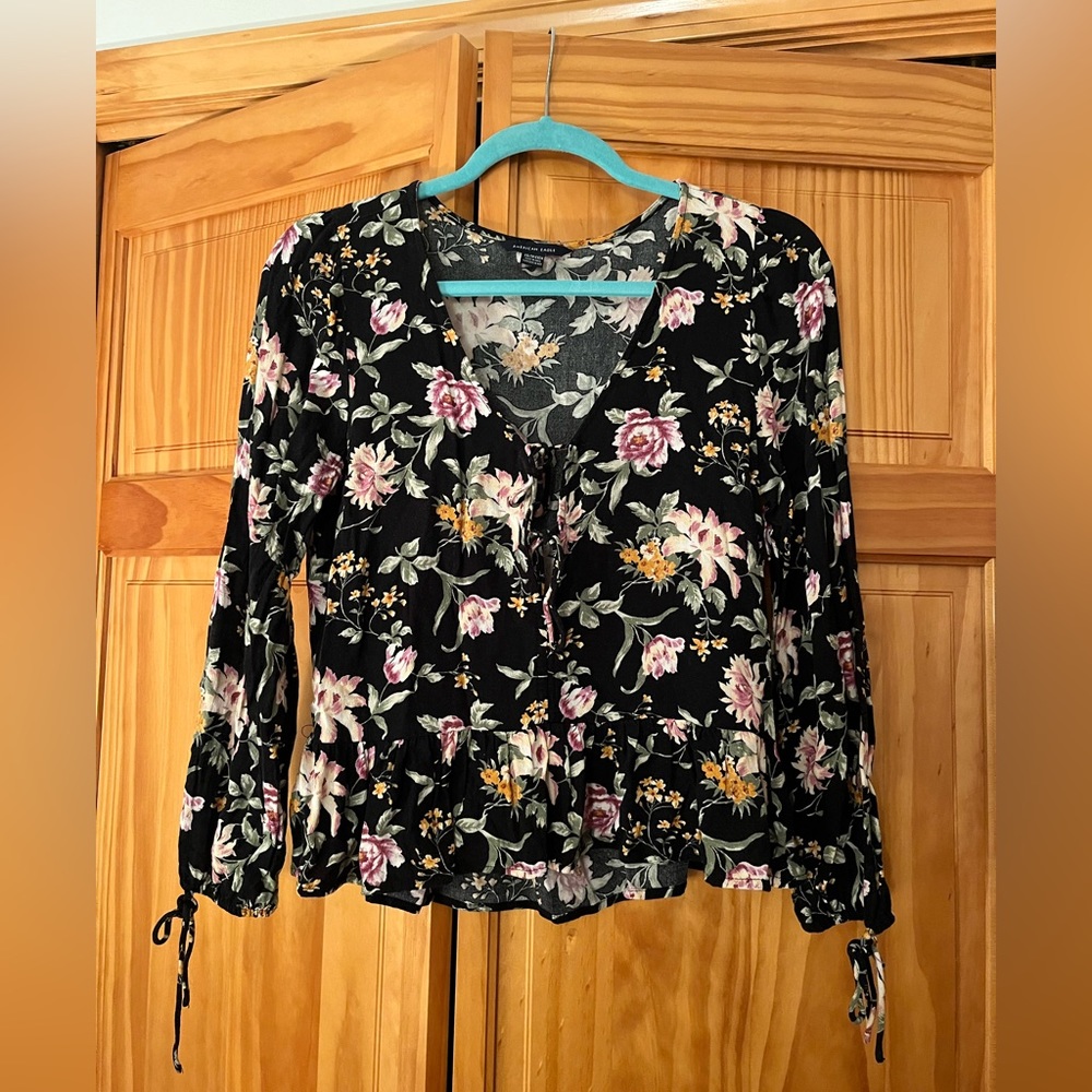 American Eagle long sleeve. Size XS.